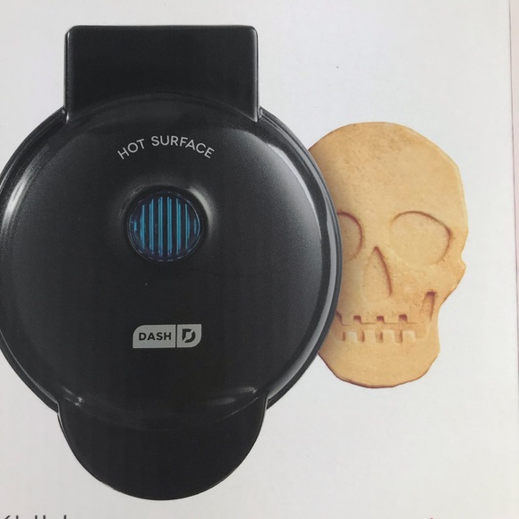 DASH Skull Shape Mini Waffle Maker Black Shimmer Halloween Non-Stick 4" - Picture 2 of 8